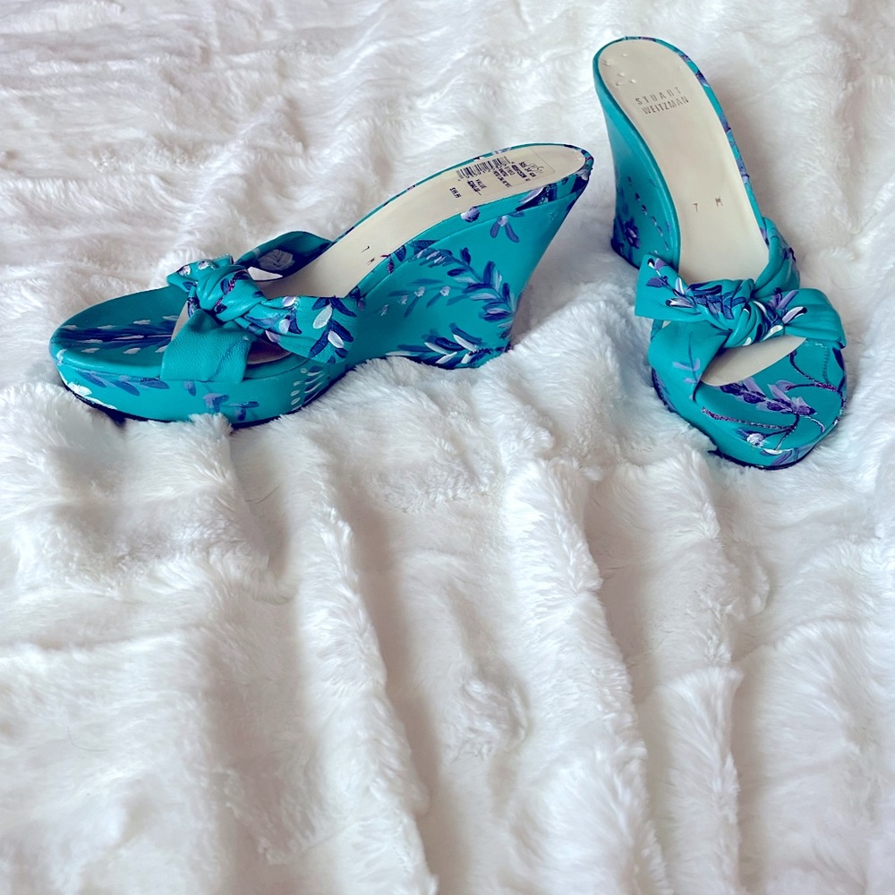 Stuart Weizmann size 7m wedge fun floral design